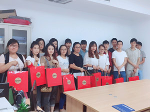 皓月迎佳節(jié)，中秋共團(tuán)圓